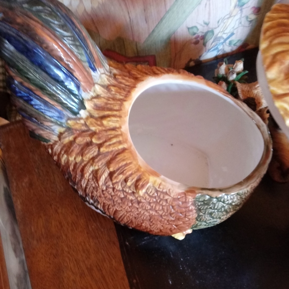 Red Hen Cookie Jar and Chicks Salt and Pepper set - Picture 2 of 4